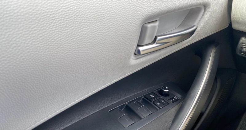 Toyota Corolla cena 71900 przebieg: 176500, rok produkcji 2019 z Poddębice małe 106